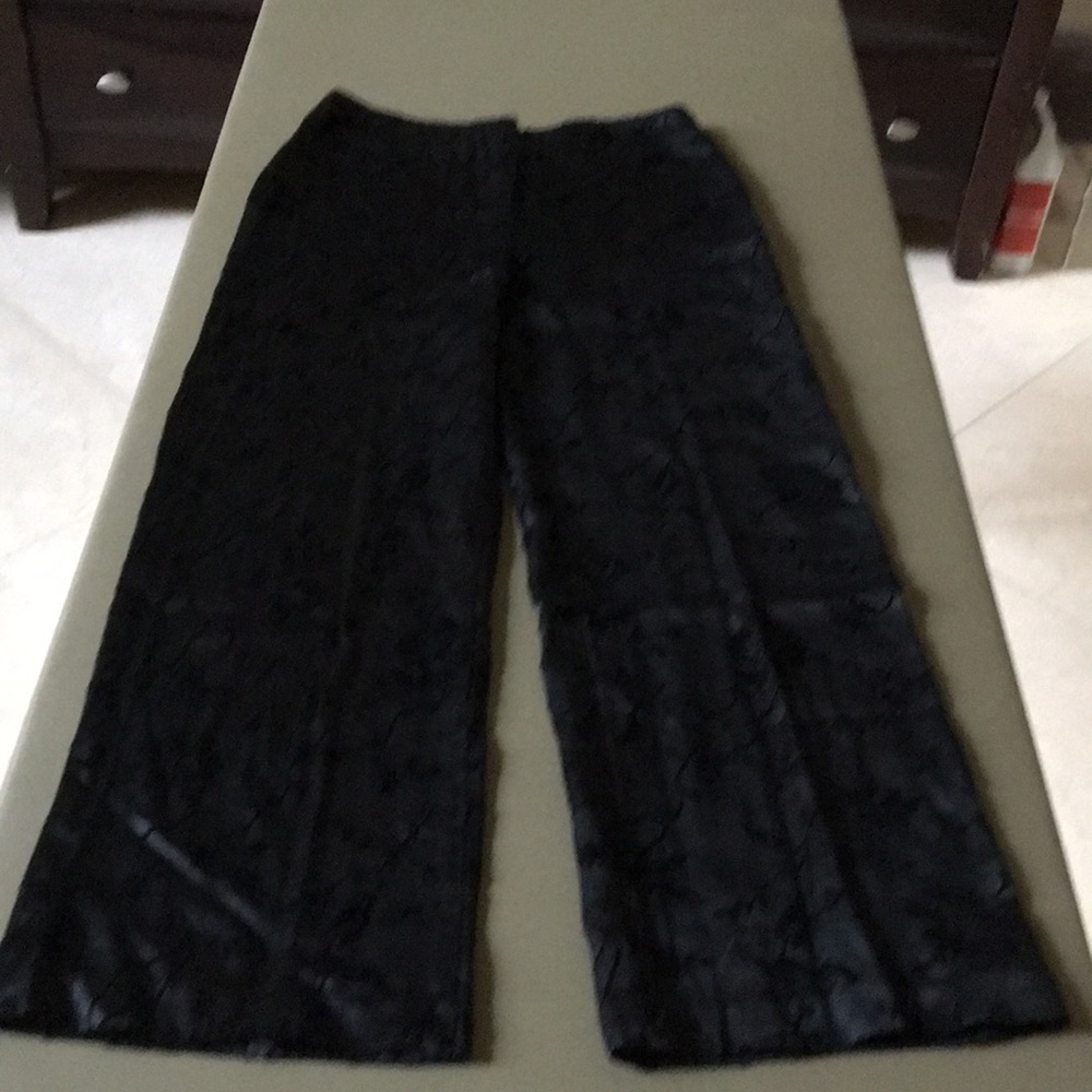 Girls sz10 Black Jacquard Pants w zipper in front